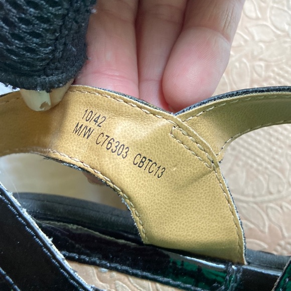 Born Concepts Black Patent Leather Flip Flops with Ankle Strap - Picture 5 of 7